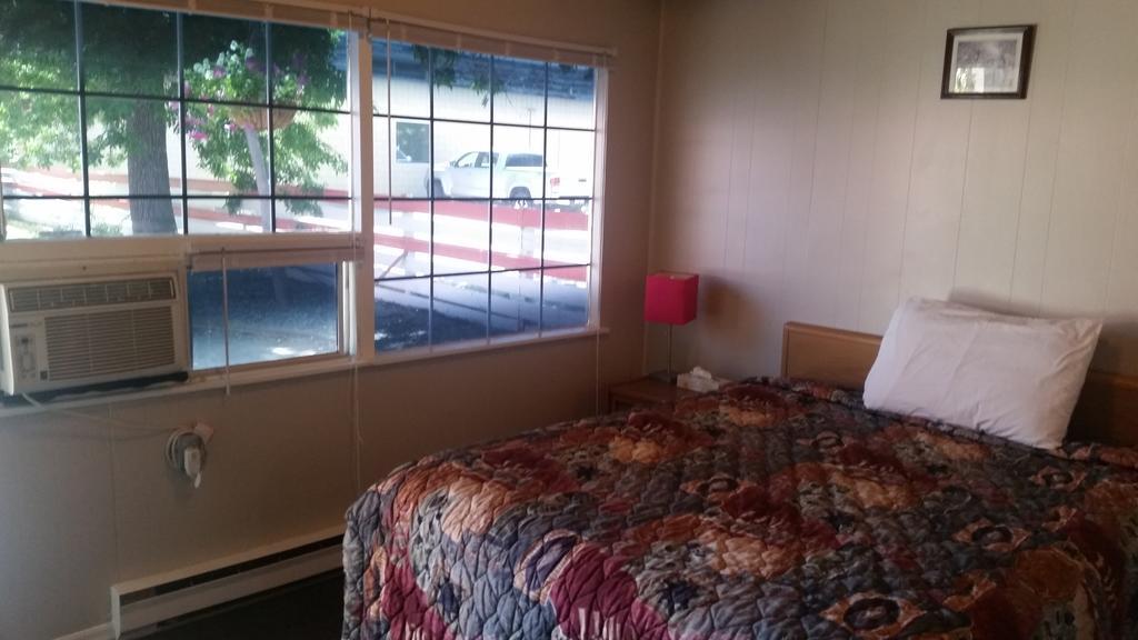 Holiday House Motel Penticton Eksteriør billede