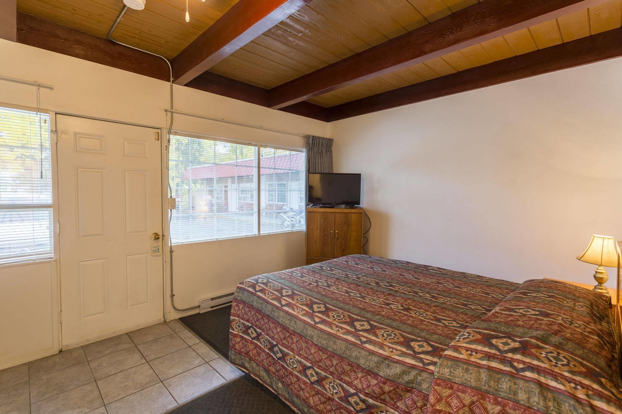 Holiday House Motel Penticton Eksteriør billede